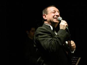 Il comico-cantante Gigi Franchini