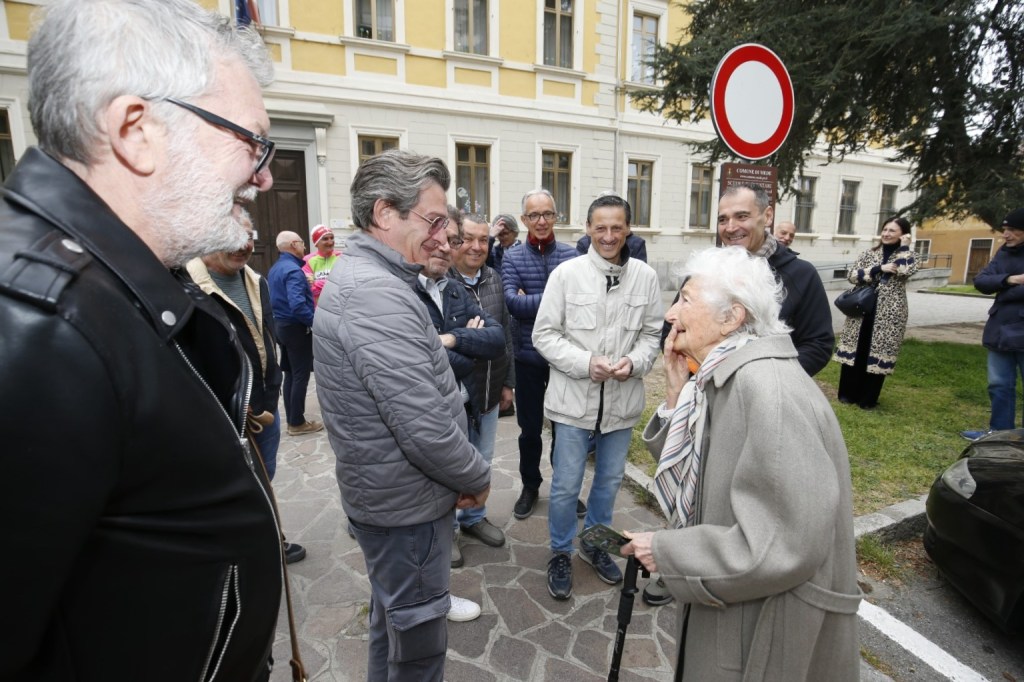 Mede amarcord, gli ex alunni si ritrovano per i cento anni della&nbsp;maestra